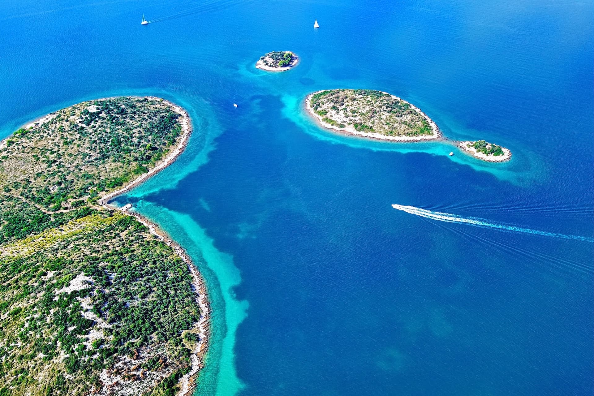 G-mediterranean-islands-and-coastline