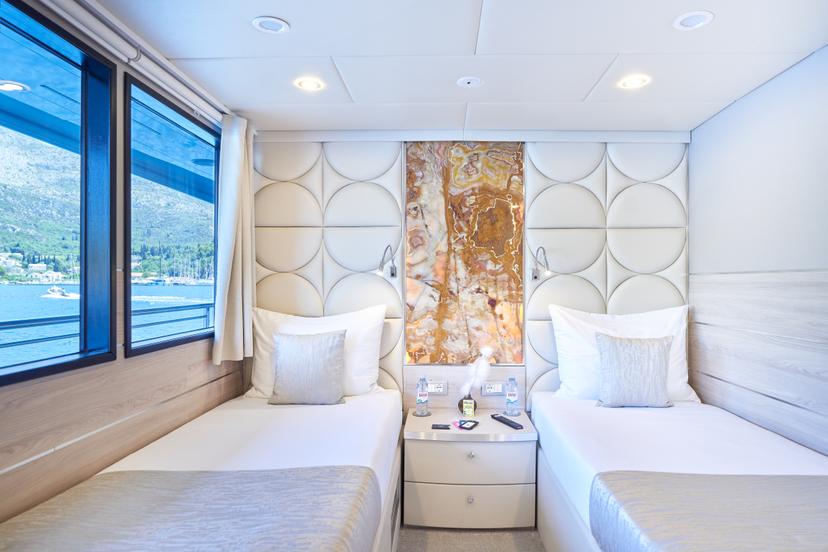 Twin Stateroom (x 2)  image 1
